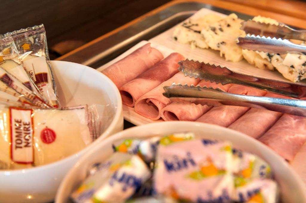 Brit Hotel Confort Villeneuve Sur Lot Bias (Lot-et-Garonne) Restaurante foto